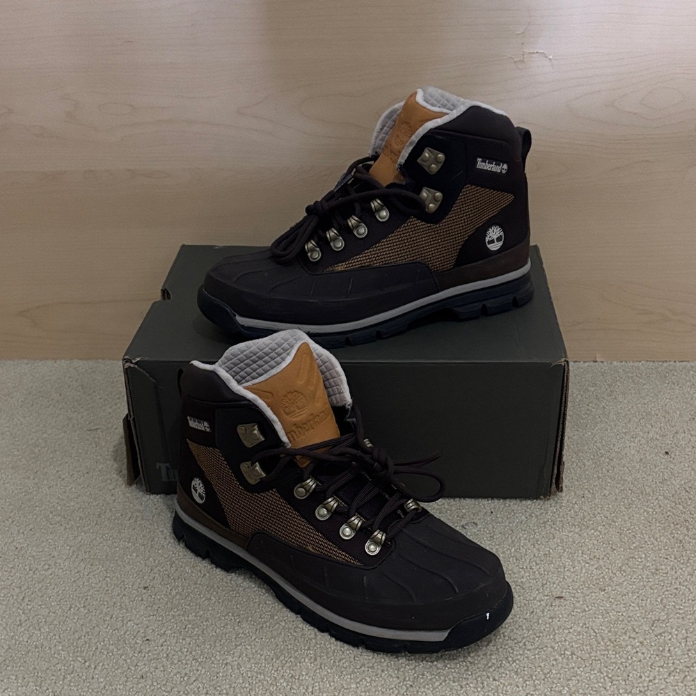 Timberland euro hiker shell toe boot Dark brown with yellow men’s size 10